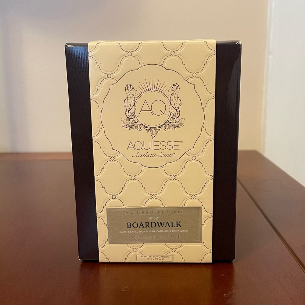 NIB New AQUIESSE “BOARDWALK” 11 OZ. SCENTED SOY WAX CANDLE Sand Sun Driftwood